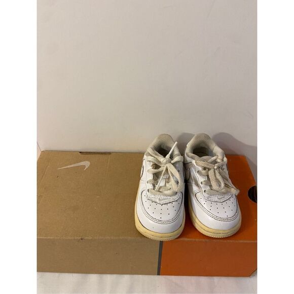 Nike Air Force one kids 4c white discoloration - Picture 4 of 6